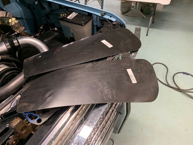 Pair of Rear Splash Guards for Ford F250, F150 Bronco LMC Truck Part
