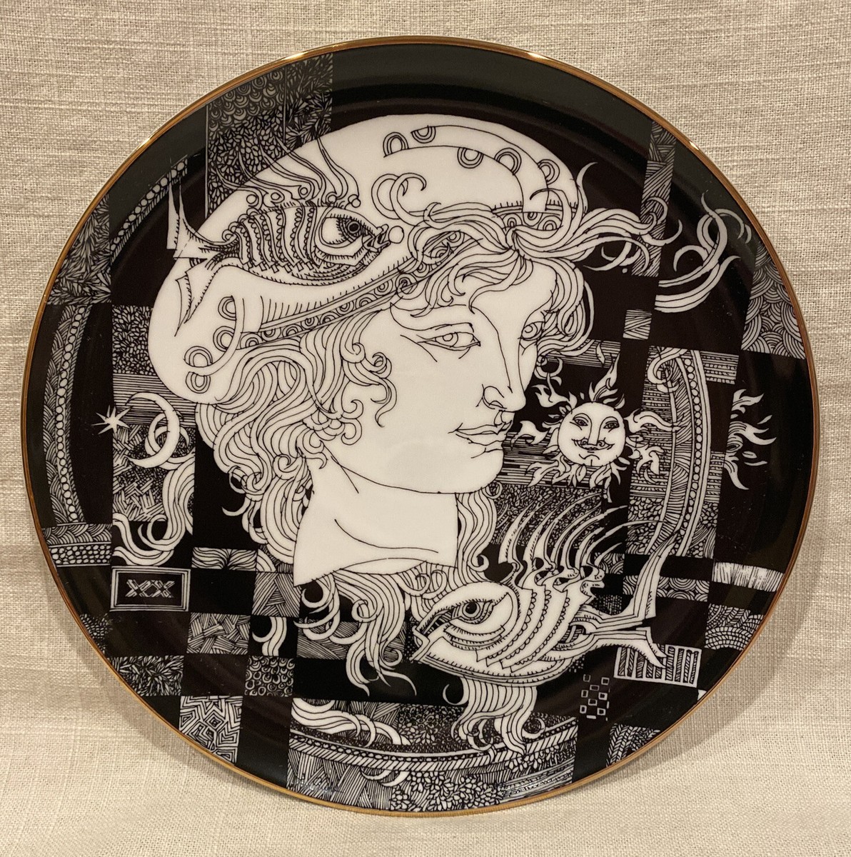 ENDRE SZASZ HOLLOHAZA HUNGARY ART PORCELAIN PLATE ~ 9.75