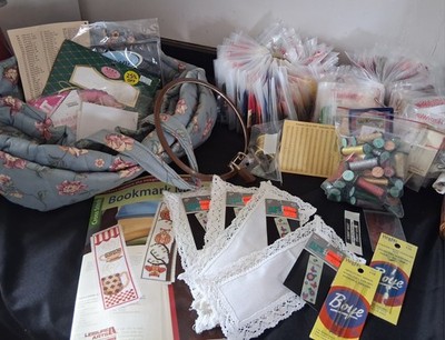 Vintage Quilted Sewing Bag Lot DMC Embroidery Floss Rings Kreinik Metallics, Etc
