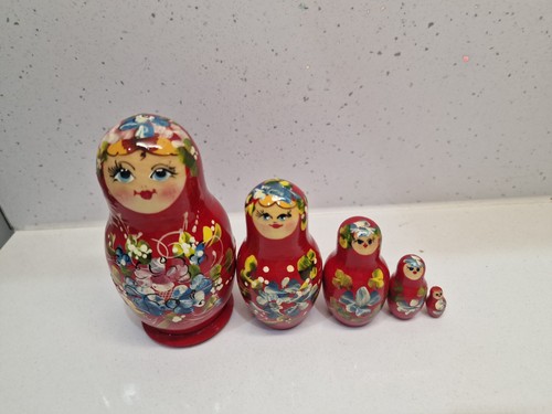 Vintage Russian Wooden Hand Painted Nesting Dolls Matryoshka Set Of 5.
