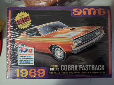 AMT 1969 Ford Torino Cobra Fastback 1:25 Plastic Car Kit 1217 New Sealed 