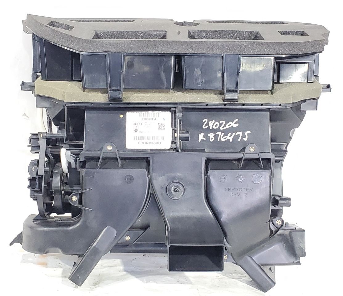2018 Maserati Levante OEM AC Heater Core Evaporator Housing Case Blower Motor