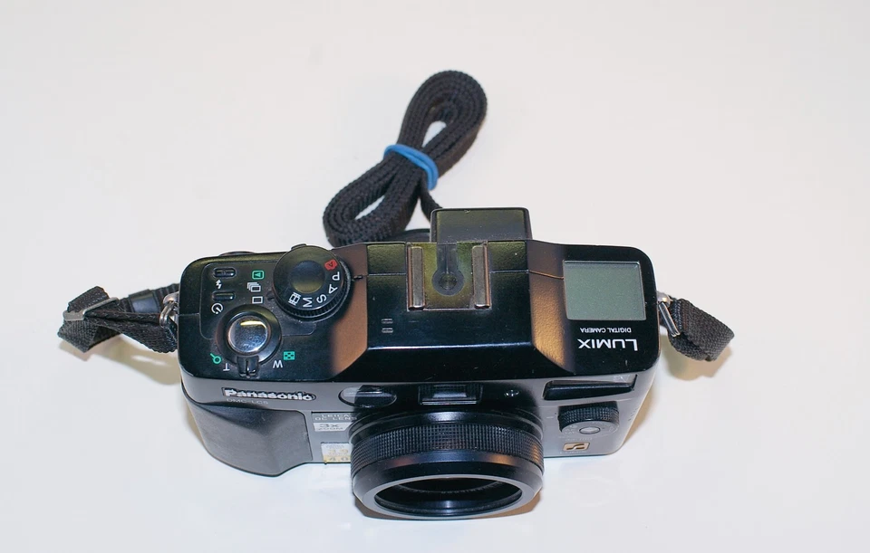 Panasonic Lumix DMC-LC5 schwarz, digitale Retrokamera - Bild 4 von 4