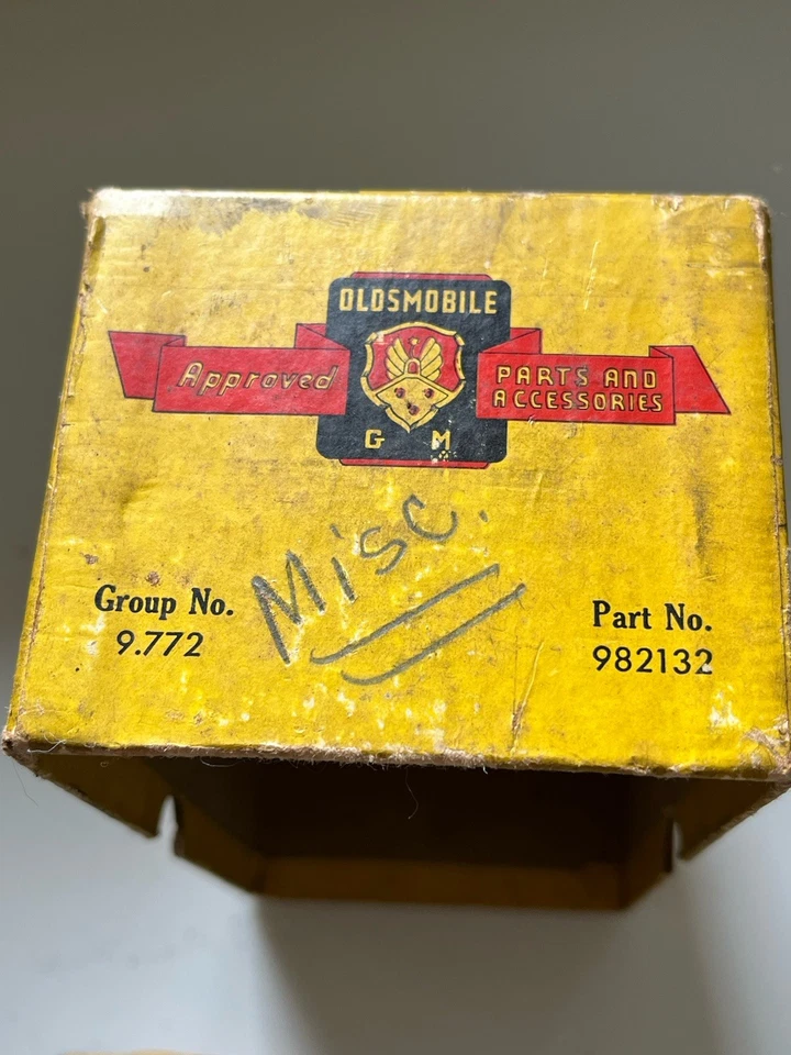 Lote de 4 NOS 823305 -1946 -1950 Oldsmobile, Buick Pontiac Lámpara Guía Bombilla Enchufe Foto 2 de 4