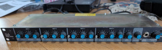 Mezclador Furman MM 8A 4x2 4 canales montaje en rack