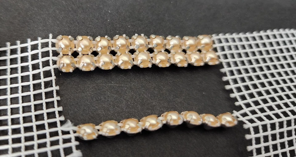 Juego de apliques en V de cristal y perla de Swarovski - adorno de diseñador austriaco Foto 4 de 4