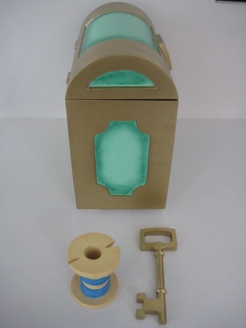 WDCC WILLIES CHEST BOX KEY SPOOL MICKEY AND THE BEANSTALK ACCESSORY TREASURE