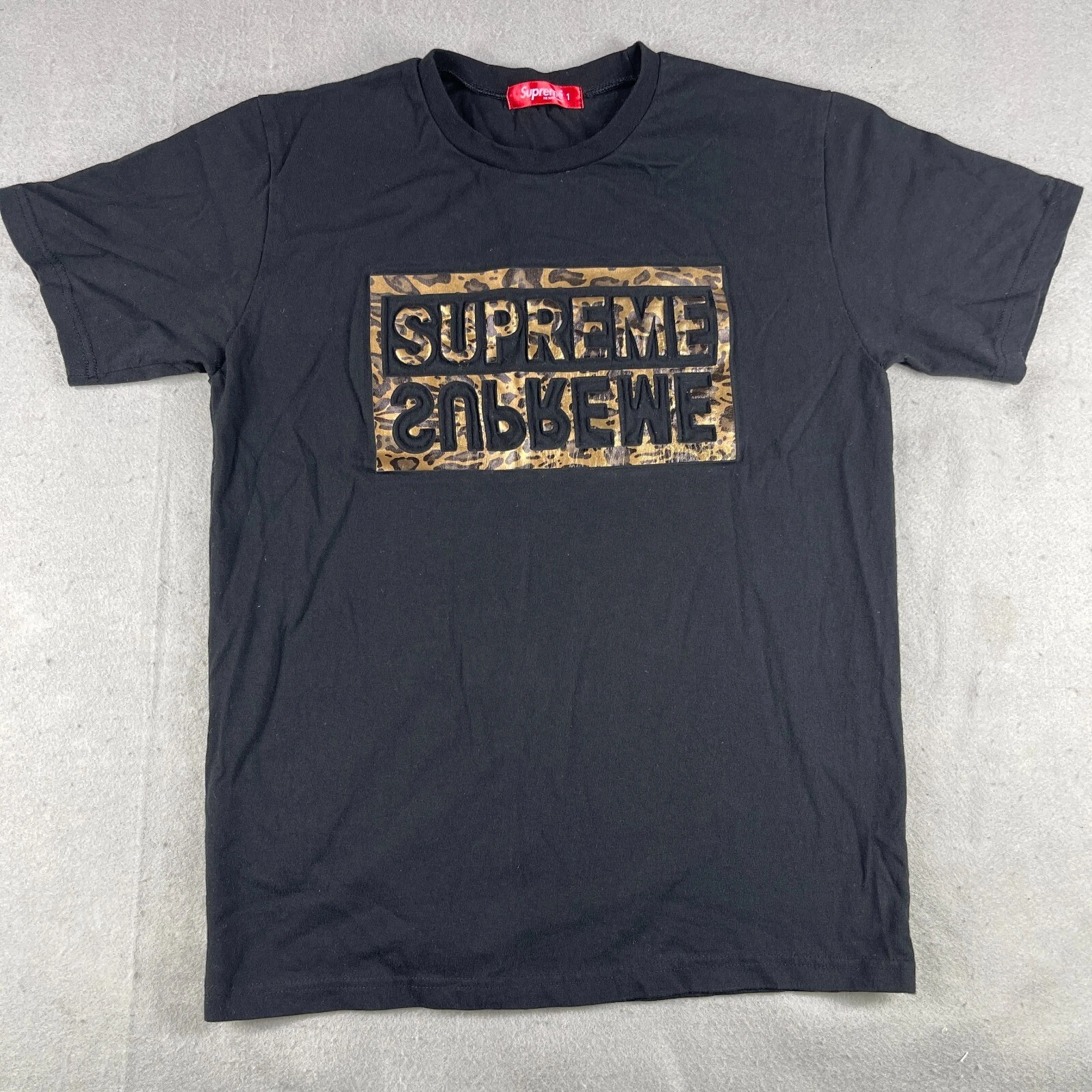 T shirt Supreme Homme Petit Logo Léopard en relief Imprimé Noir