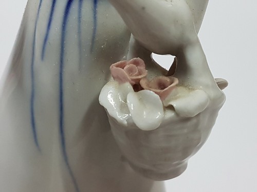 💥Vintage Porcelain Statue Woman Figurine Lady + Flower Basket From Romania - Picture 8 of 11