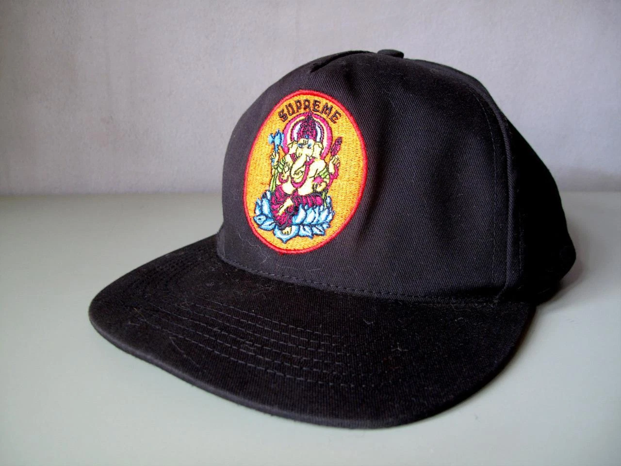 Supreme Ganesh 5   Chapeau casquette noire panneau.