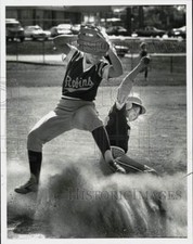 1981 Press Photo Lindbergh High School Softball Player Char Zeik Slides to Base