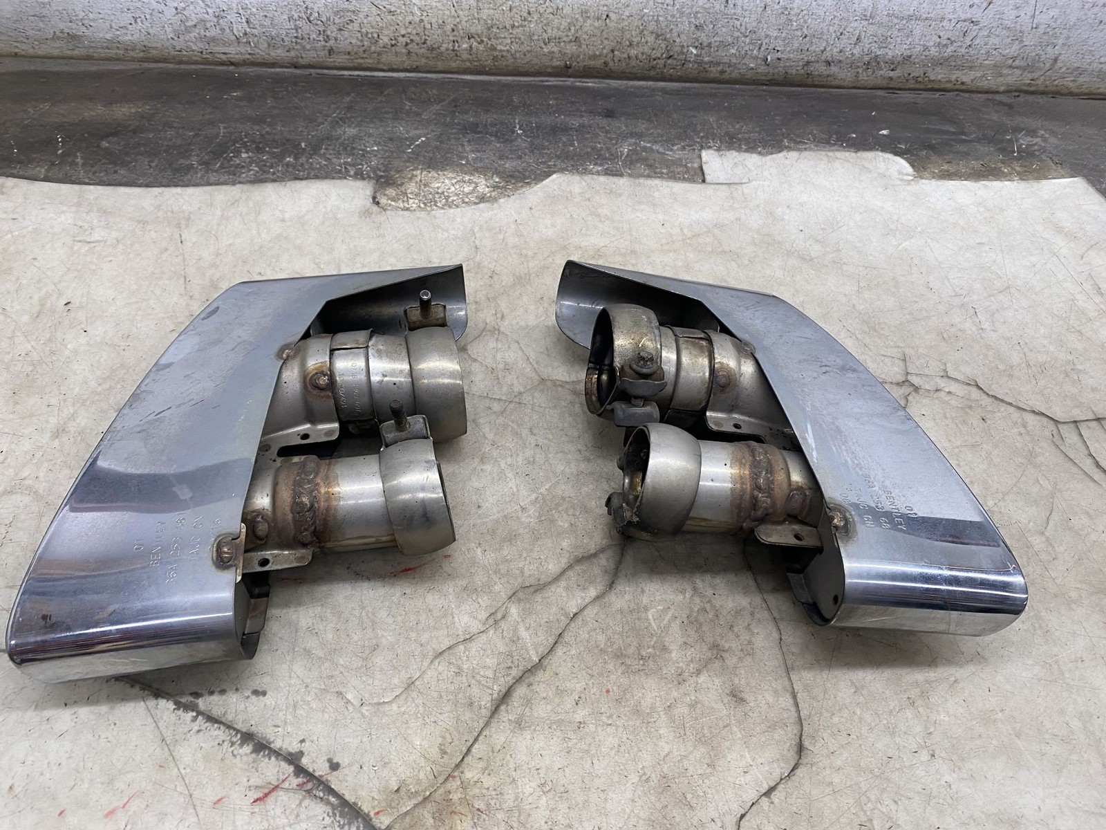 Bentley Bentayga Speed 2016-2020 Rear Right Exhaust tailpipes Set