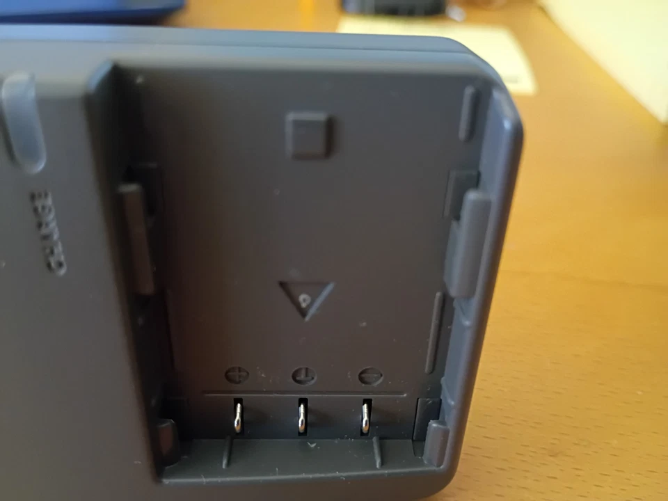 Cargador de batería Canon CB-2LW - genuino, probado Foto 3 de 3