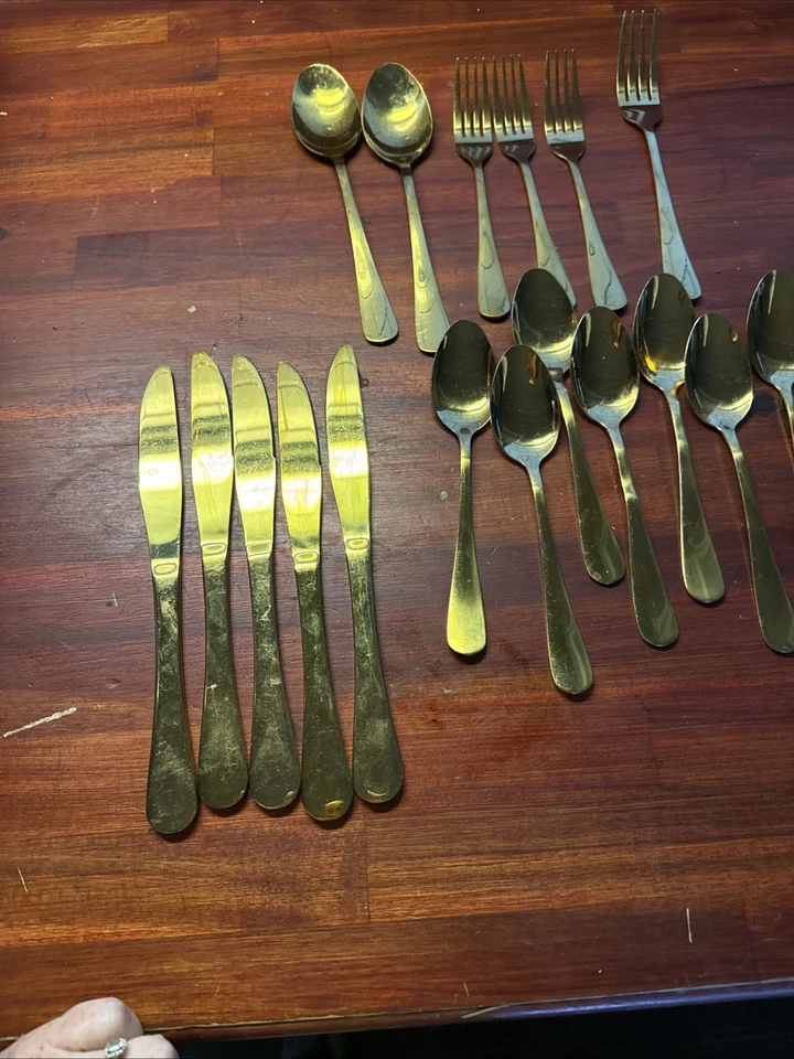 Gold colored Flatware Silverware Forks spoons knives extra Pieces Yellow Gold - Image 3 of 4