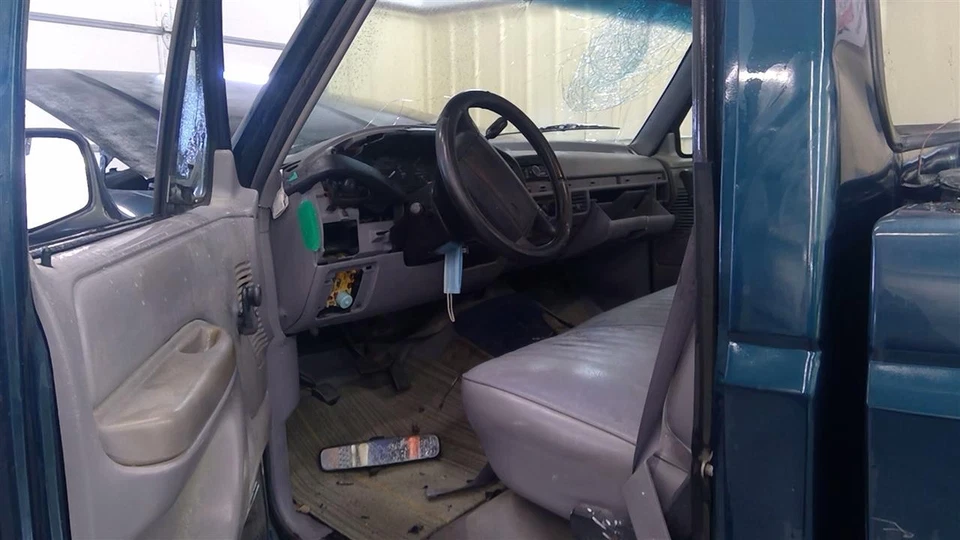 Used Front Left Door Interior Trim Panel fits: 1994 Ford F150 PICKUP Grade A - Imagem 3 de 4