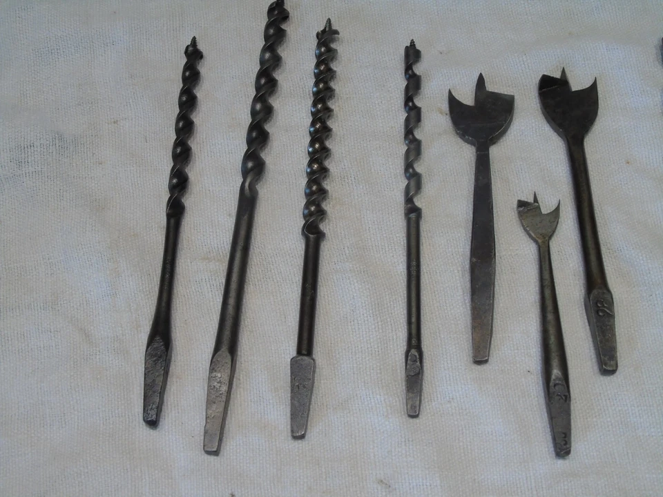 ancien vilebrequin à cliquet et un jeu de forets à bois ancien. Très bel état - Photo 4/4