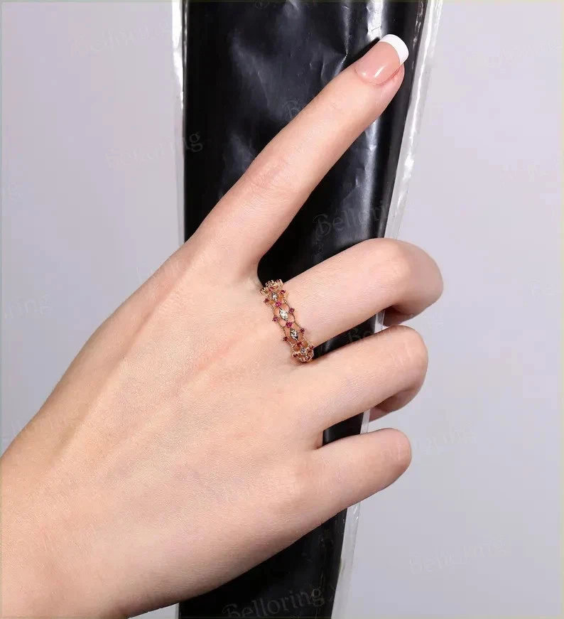 Anel de pulseira de diamante rubi vermelho simulado corte redondo 3 quilates folheado a ouro amarelo 14k prata - Imagem 3 de 4