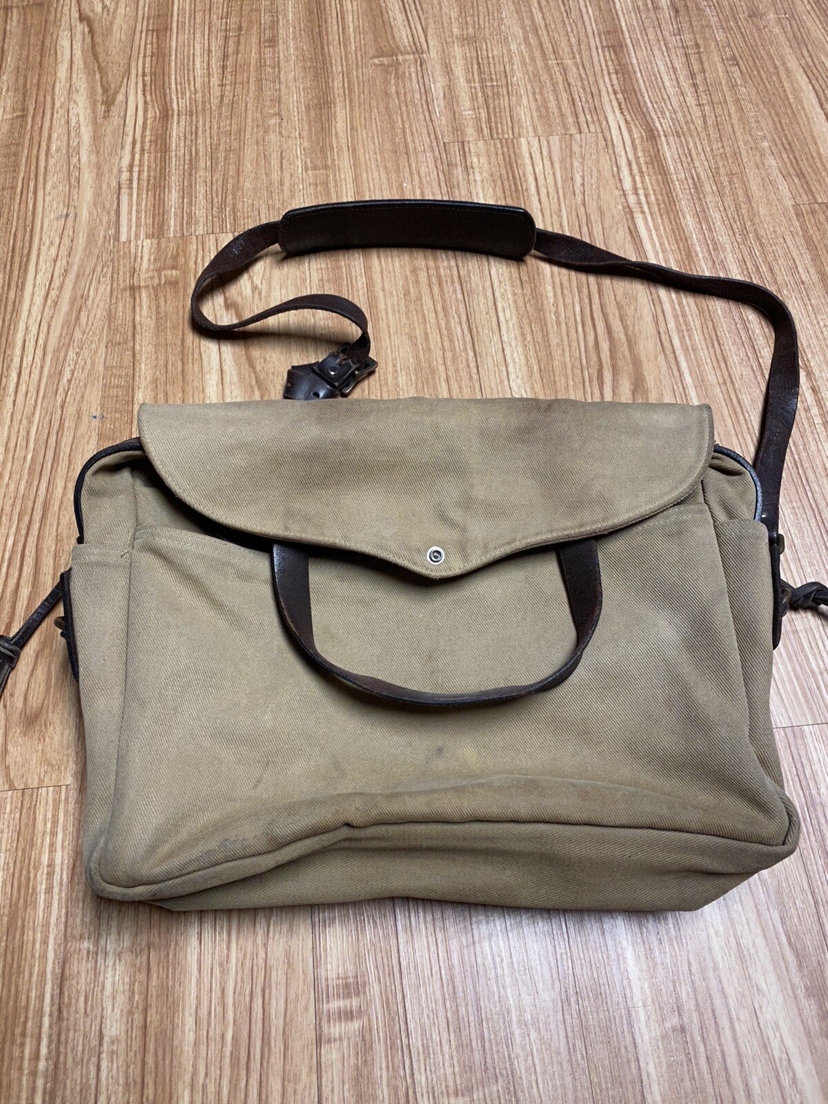 Filson Briefcase 10 Years + Authentic Wear Gem