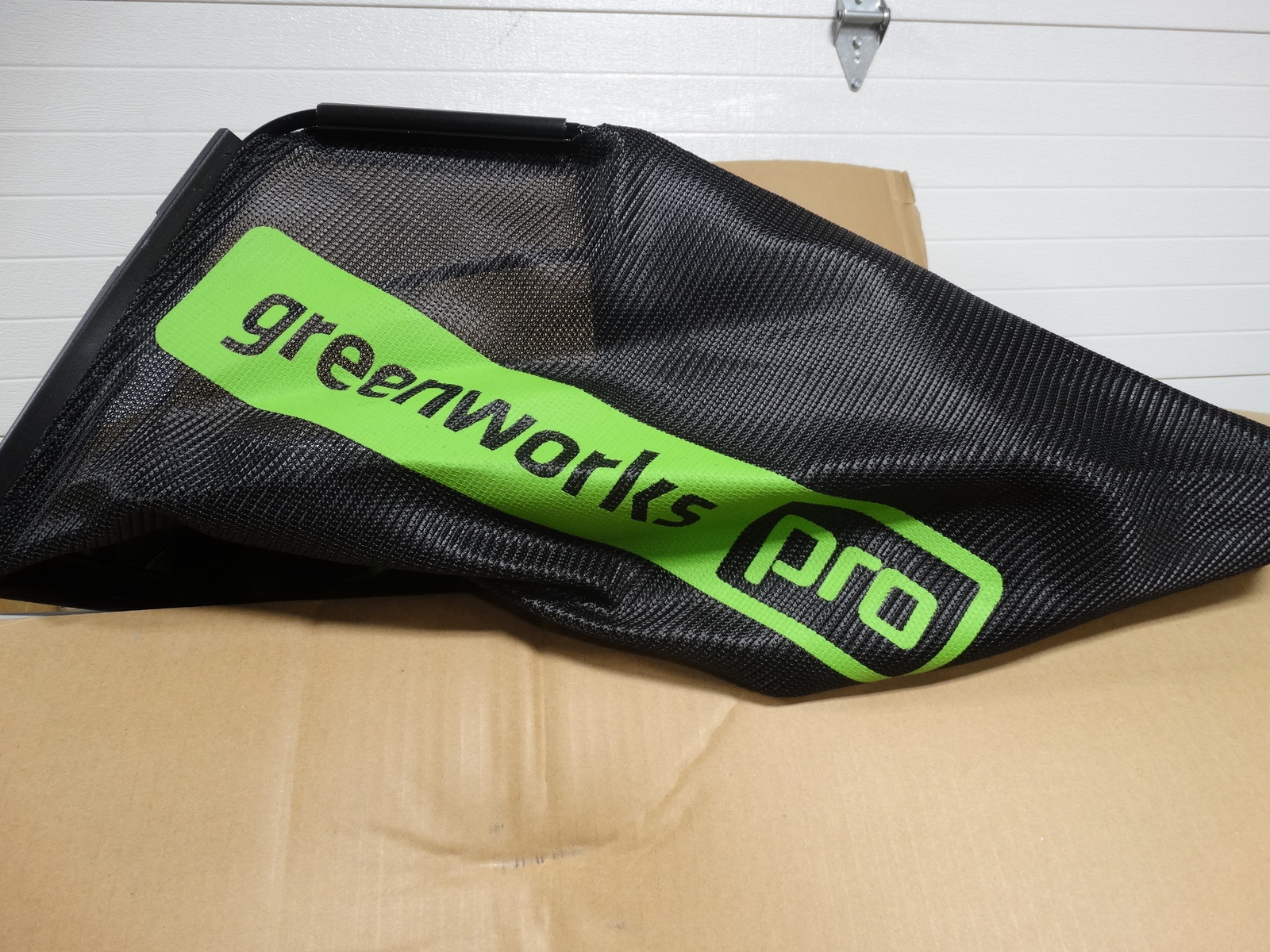 Greenworks DualBlade 25in 60V SelfPropelled Lawn Mower + Grass