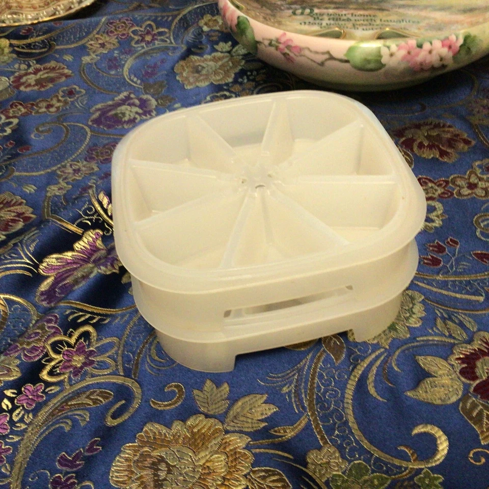 Vintage Tupperware 1468 Stackable Ice Cube Trays Lot Of 2 USED~GREAT~CONDITION - Image 4 of 4