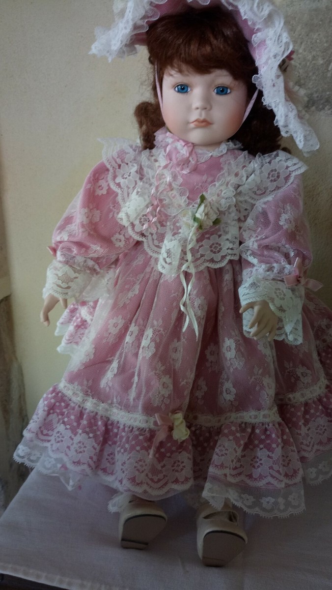 Jolie poupée de porcelaine vintage - Décoration