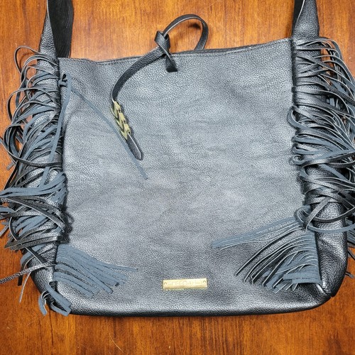 Borsa a mano Madden Girl in ecopelle nera con frange - Foto 5 di 11