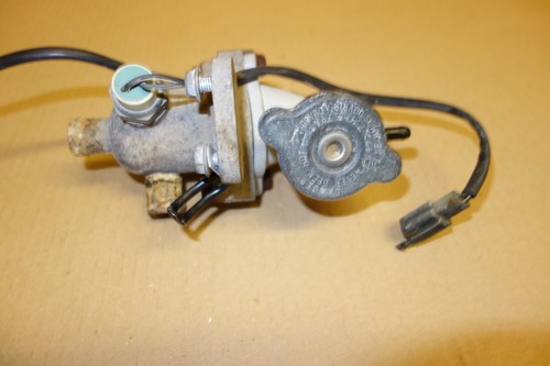 Suzuki Gsf gsf400 gf Bandit 400 thermostat housing cooling - Picture 2 of 6