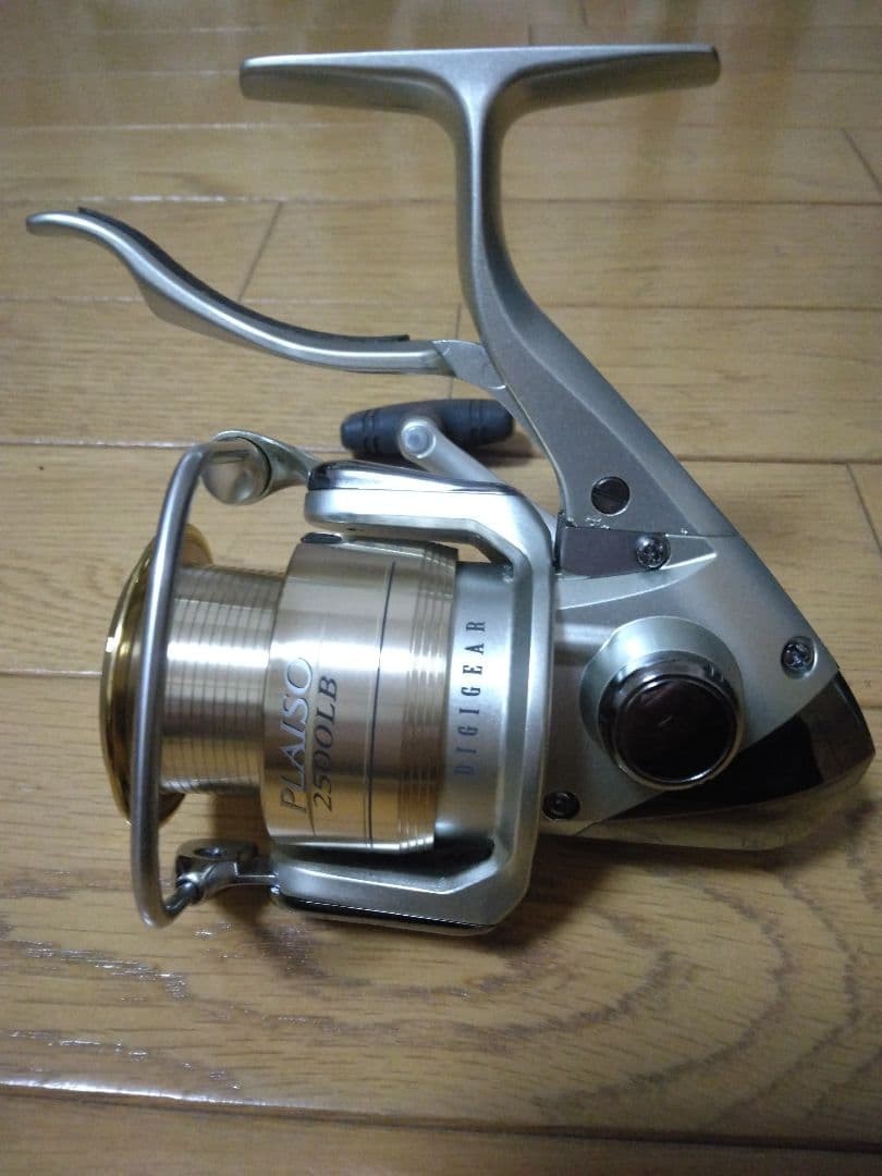 Daiwa PLAISO 2500LB Spinning Reel Silver & Gold Digigear Used No Customs Fees US