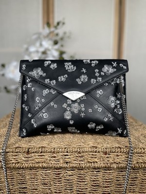 Michael Kors Clutch Tasche Schultertasche schwarz Leder Blumen bestickt Umschlag