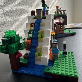 Lego 21134 Minecraft: The Waterfall Base (missing 2 pieces)