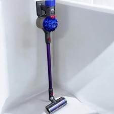 Dyson V7 Animal Cordless Vacuum Cleaner With Charger & New Battery Cleaned out