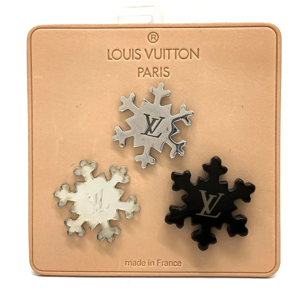 LOUIS VUITTON Broche Pin Insignia Monograma Copo de Nieve Conjunto de 3 Plástico Metal Japón Foto 2 de 4