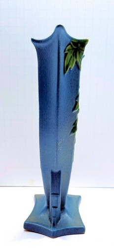ROSEVILLE ART POTTERY RARE BLUE BLEEDING HEART VASE #970-9", MINT CONDITION! - Picture 6 of 9