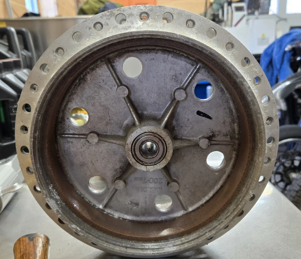 Suzuki GT750 Front Drum Brake - Image 4 of 4