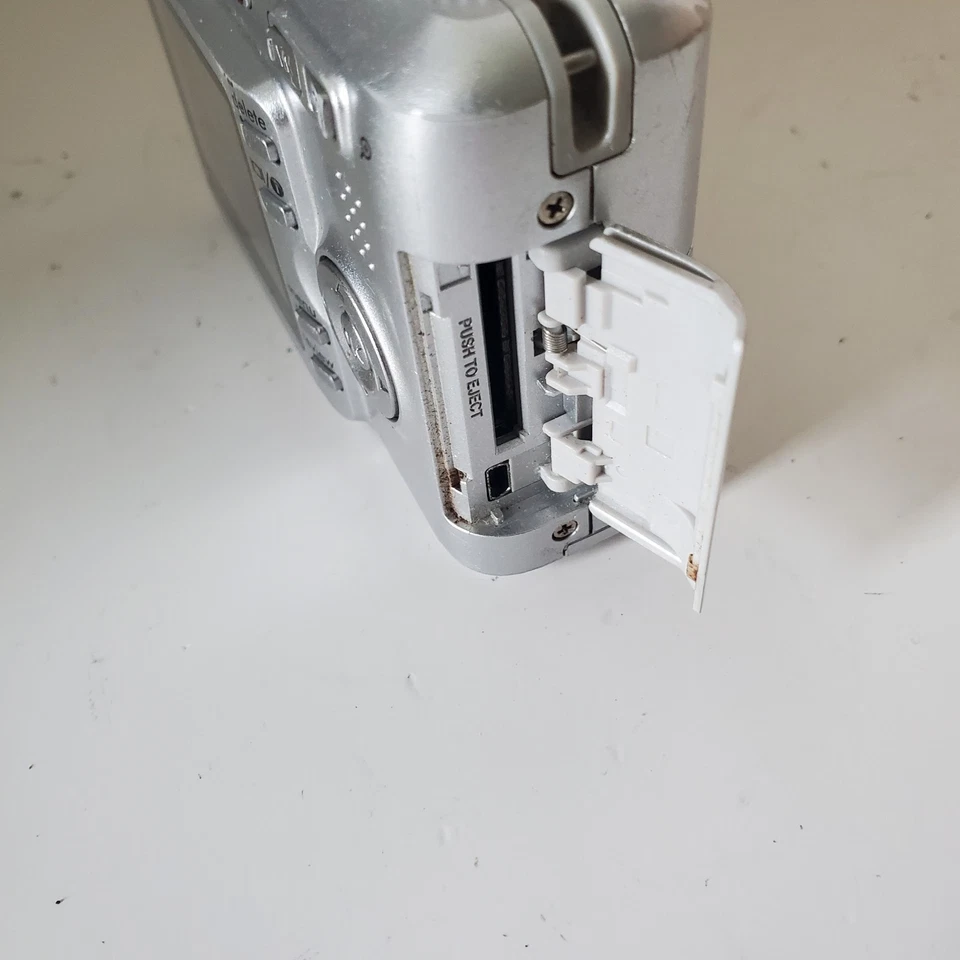 Kodak EasyShare C533 Digital Camera 5.0MP Silver FOR PARTS  - Image 4 of 4