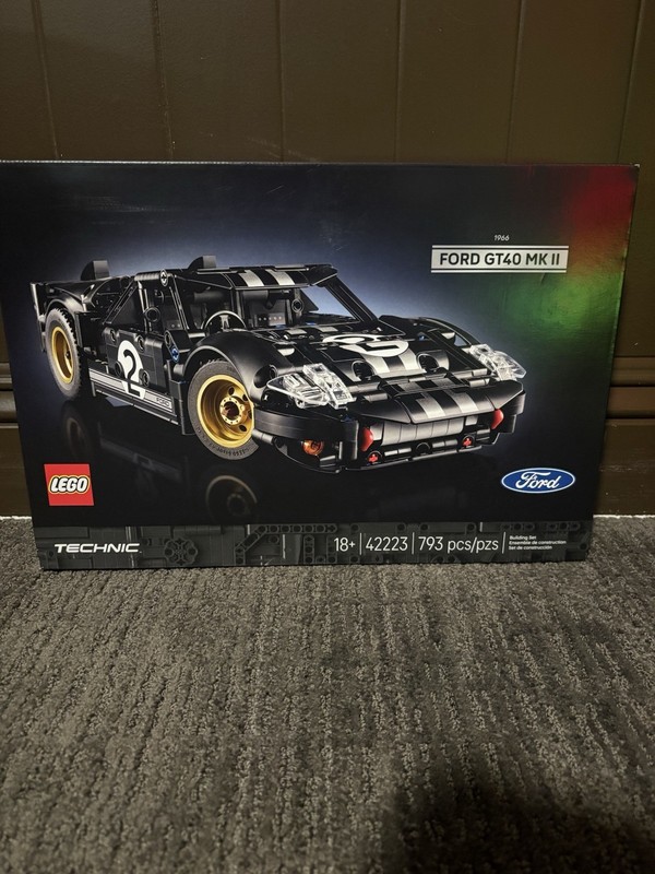 LEGO Technic 1966 Ford GT40 MK II 1966 Set 42223 - 793 pcs - SEALED BRAND NEW
