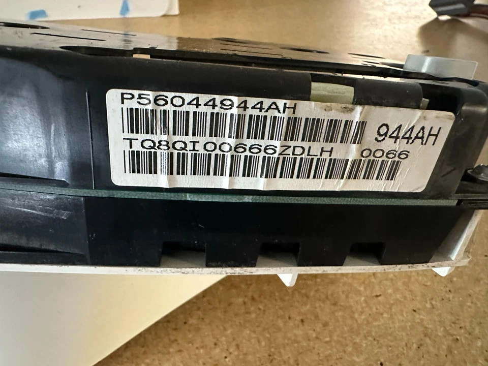 Cuadro de instrumentos velocímetro tablero Dodge Magnum 2006 y cargador 113.408 millas Foto 3 de 3