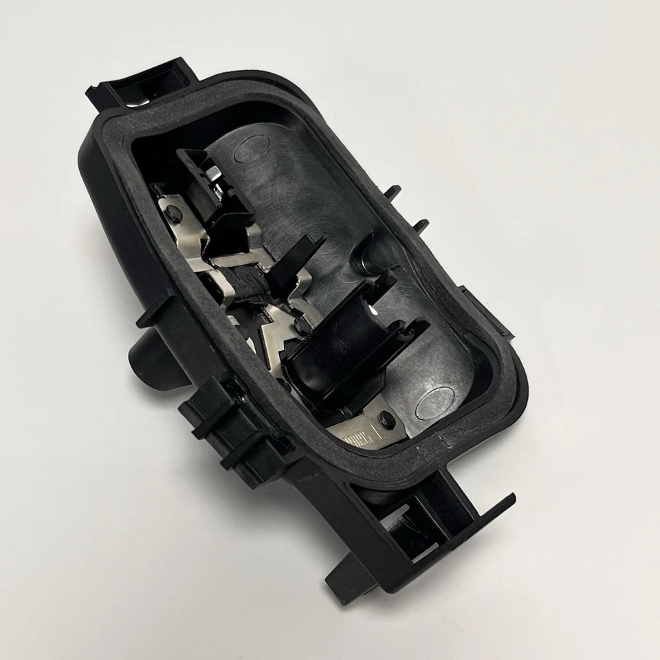 New Genuine Audi A3 8V Sportback Rear NS Left Outer Light Cluster Bulb Holder - Image 4 of 4