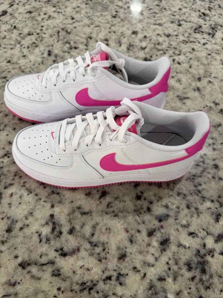 儿童耐克 Force 1 低帮学龄前儿童 6.5 码全新白色/粉色 — 第 2/4 张图片