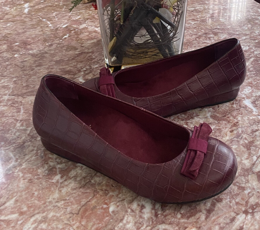 VIONIC Lydia Orthaheel Women's Burgundy Croc Leather  Bow Wedge Shoes Sz 8 EUC!