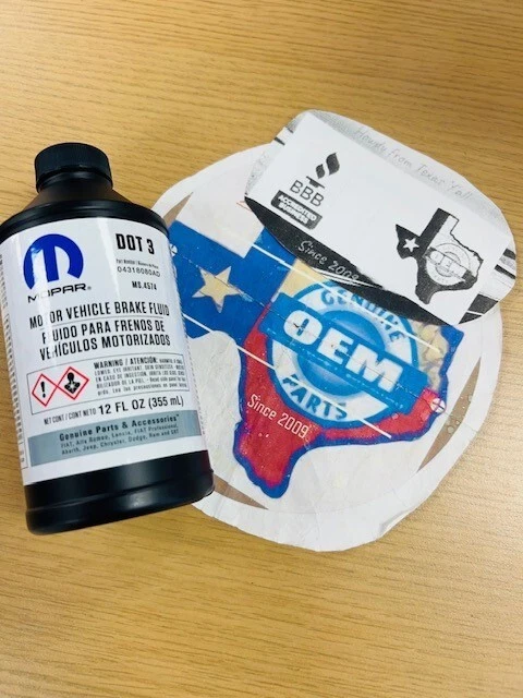 Líquido de frenos Chrysler Dodge Jeep Ram Mopar Dot 3 12 FL OZ OEM 04318080AD Foto 3 de 4