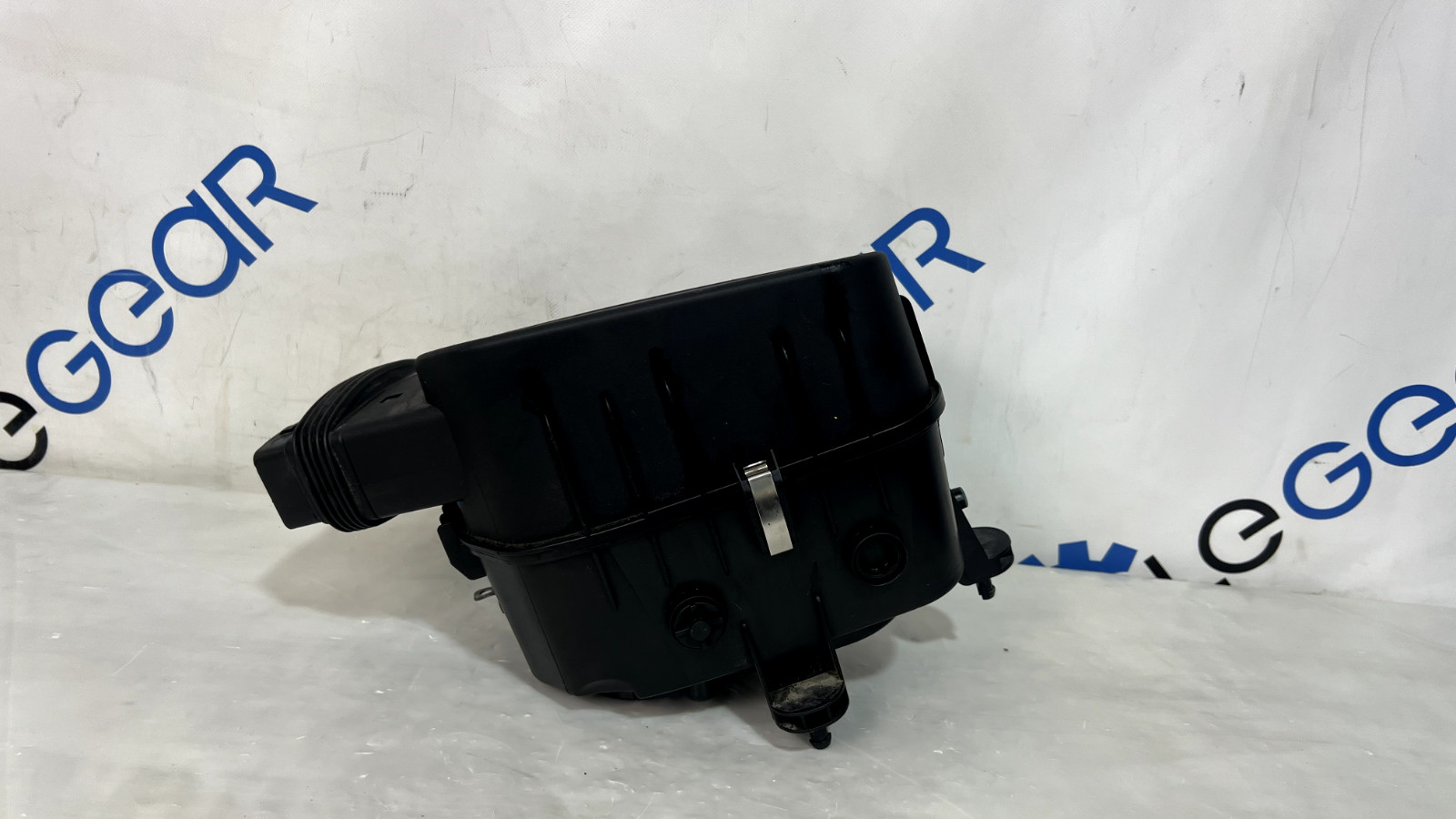 2014-2017 Maserati Ghibli Engine Air Intake Filter Right 670001543, 70552746 OEM