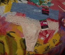 2 NEW MAIDENFORM DMESLT WKG MF LUXURIOUS LACE THONG PANTIES L/7