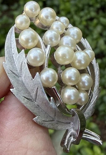 TRIFARI Signed Vintage Silver tone faux pearl brooch pin costume jewelry