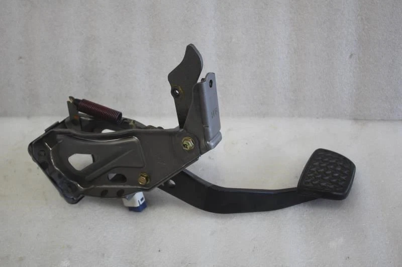 Pedal de freno Lexus GX470 2003 2004 2005 2006 2007 2008 2009 Foto 2 de 4
