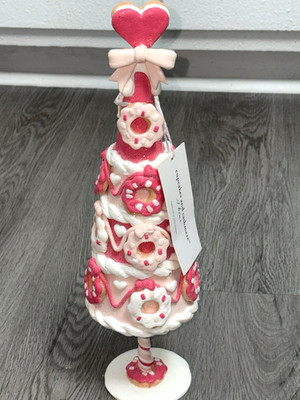 NWT Cupcakes And Cashmere Valentine's Day Pink and White Gingerbread Donut Tree