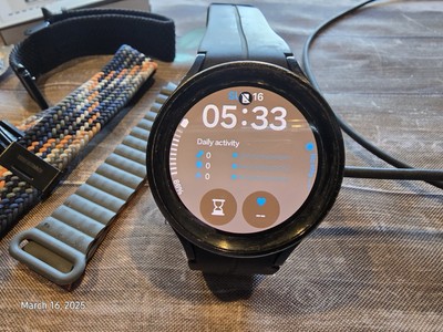 Samsung Galaxy Watch 5 Pro 45mm LTE with Bands USED