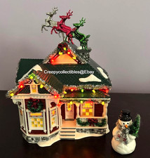 Dept 56 Snow Village Tinsel And Garland House Ex Cond Christmas Lane-retired Dept 56 Snow Village Tinsel And Garland House Ex Cond Christmas Lane-retired