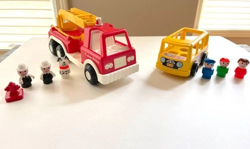 FISHER PRICE LITTLE PEOPLE FIRE TRUCK 2361 YELLOW BUS 141 1988 VINTAGE COMPLETE!
