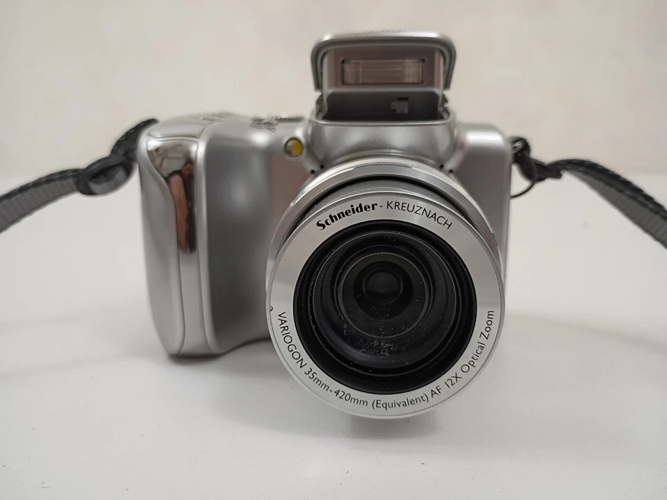 Kodak EasyShare Z612 6.1MP Digital Camera Silver Charger, 3 Batteries, Tested - Image 2 of 4